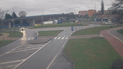 Křižovatka ulic Velká Dlážka a Polní