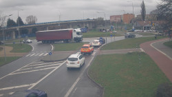 Křižovatka ulic Velká Dlážka a Polní