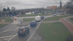 Křižovatka ulic Velká Dlážka a Polní