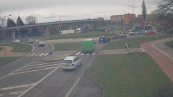 Křižovatka ulic Velká Dlážka a Polní