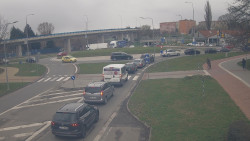 Křižovatka ulic Velká Dlážka a Polní