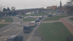 Křižovatka ulic Velká Dlážka a Polní