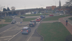 Křižovatka ulic Velká Dlážka a Polní