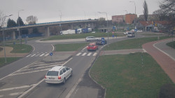 Křižovatka ulic Velká Dlážka a Polní