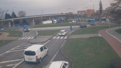 Křižovatka ulic Velká Dlážka a Polní