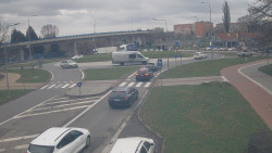 Křižovatka ulic Velká Dlážka a Polní