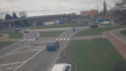 Křižovatka ulic Velká Dlážka a Polní