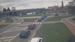 Křižovatka ulic Velká Dlážka a Polní