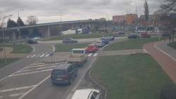 Křižovatka ulic Velká Dlážka a Polní