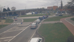 Křižovatka ulic Velká Dlážka a Polní