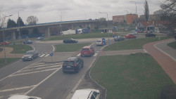 Křižovatka ulic Velká Dlážka a Polní