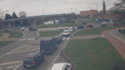 Křižovatka ulic Velká Dlážka a Polní