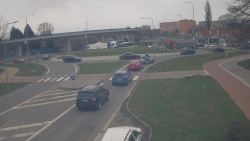 Křižovatka ulic Velká Dlážka a Polní