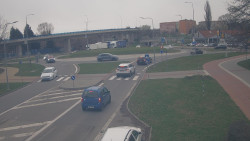 Křižovatka ulic Velká Dlážka a Polní