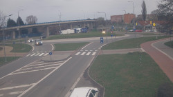 Křižovatka ulic Velká Dlážka a Polní