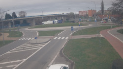 Křižovatka ulic Velká Dlážka a Polní