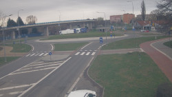 Křižovatka ulic Velká Dlážka a Polní