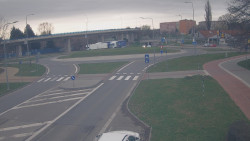 Křižovatka ulic Velká Dlážka a Polní