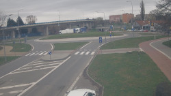 Křižovatka ulic Velká Dlážka a Polní