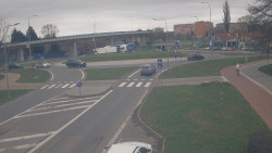 Křižovatka ulic Velká Dlážka a Polní