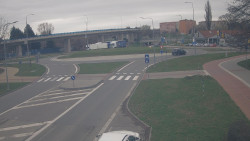 Křižovatka ulic Velká Dlážka a Polní