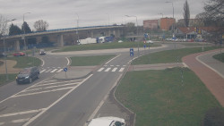 Křižovatka ulic Velká Dlážka a Polní