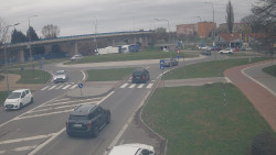 Křižovatka ulic Velká Dlážka a Polní