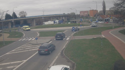 Křižovatka ulic Velká Dlážka a Polní