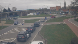 Křižovatka ulic Velká Dlážka a Polní