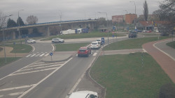 Křižovatka ulic Velká Dlážka a Polní