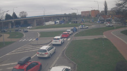 Křižovatka ulic Velká Dlážka a Polní