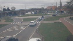 Křižovatka ulic Velká Dlážka a Polní