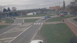 Křižovatka ulic Velká Dlážka a Polní