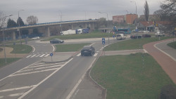 Křižovatka ulic Velká Dlážka a Polní