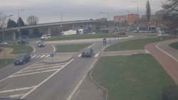 Křižovatka ulic Velká Dlážka a Polní