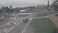 Křižovatka ulic Velká Dlážka a Polní