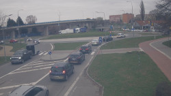 Křižovatka ulic Velká Dlážka a Polní