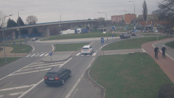 Křižovatka ulic Velká Dlážka a Polní