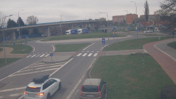 Křižovatka ulic Velká Dlážka a Polní