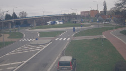 Křižovatka ulic Velká Dlážka a Polní