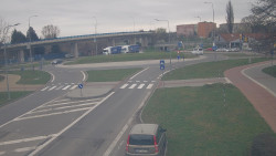 Křižovatka ulic Velká Dlážka a Polní