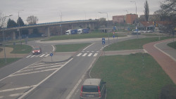 Křižovatka ulic Velká Dlážka a Polní