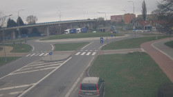 Křižovatka ulic Velká Dlážka a Polní