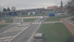 Křižovatka ulic Velká Dlážka a Polní