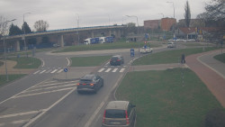 Křižovatka ulic Velká Dlážka a Polní