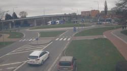 Křižovatka ulic Velká Dlážka a Polní