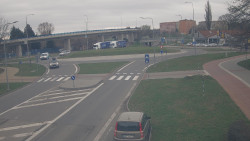 Křižovatka ulic Velká Dlážka a Polní