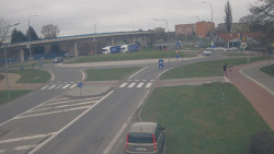 Křižovatka ulic Velká Dlážka a Polní