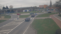 Křižovatka ulic Velká Dlážka a Polní