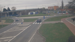 Křižovatka ulic Velká Dlážka a Polní